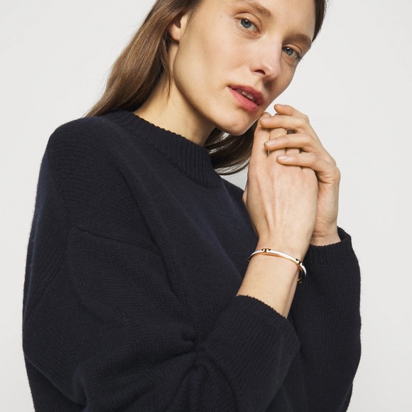 TORY BURCH • White Serif T Enameled Stackable Bracelet - Picture 4 of 5